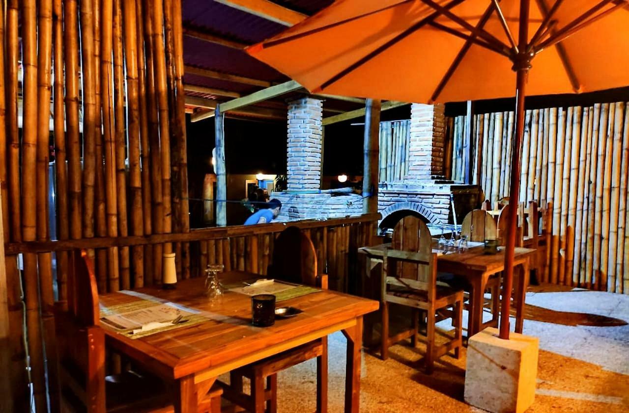 Jati Village, Party Hostel And Bungalows Gili Trawangan Eksteriør billede